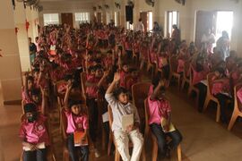 ജർമ്മൻ ക്ലാസ് കേൾക്കുന്ന കുട്ടികൾ