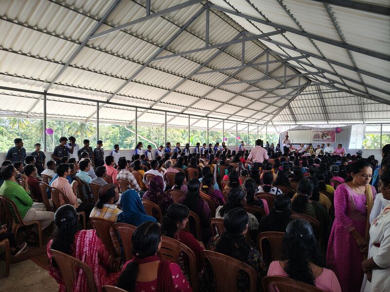 പ്രമാണം:36043 praveshanolsavam 2.jpg