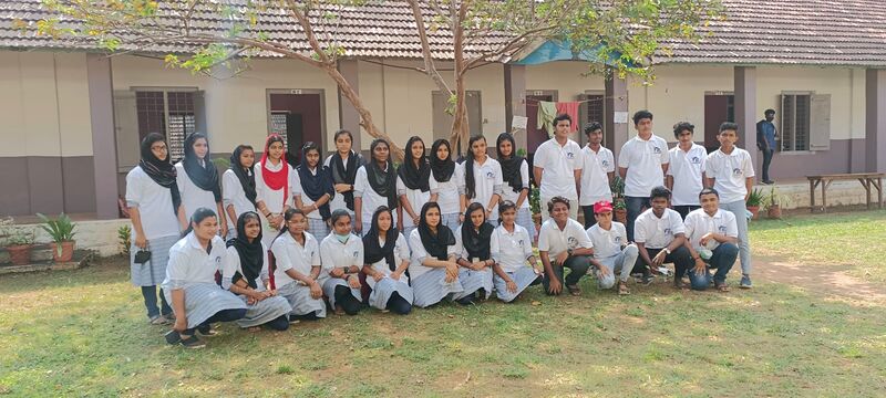 പ്രമാണം:40034 littlekites.jpeg