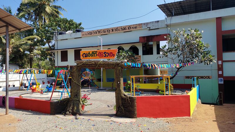 പ്രമാണം:42069 varnakoodaram2601.jpg