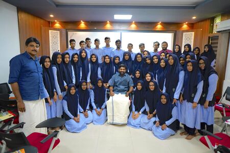 ആസ്പയർ വിദ്യാർത്ഥികൾക്കൊപ്പം വി.ടി ബൽറാം എം.എൽ.എ