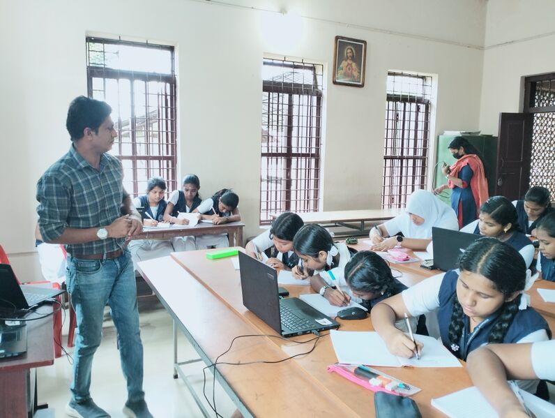 പ്രമാണം:CAMP25 1.jpg