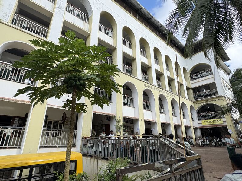 പ്രമാണം:SCHOOl photo NEW.jpg