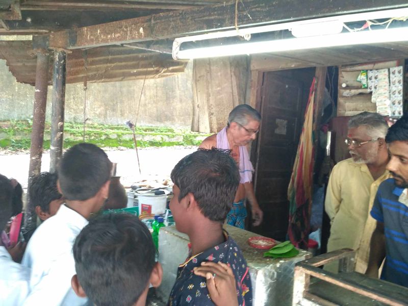 പ്രമാണം:With PrathibaA37263.jpg