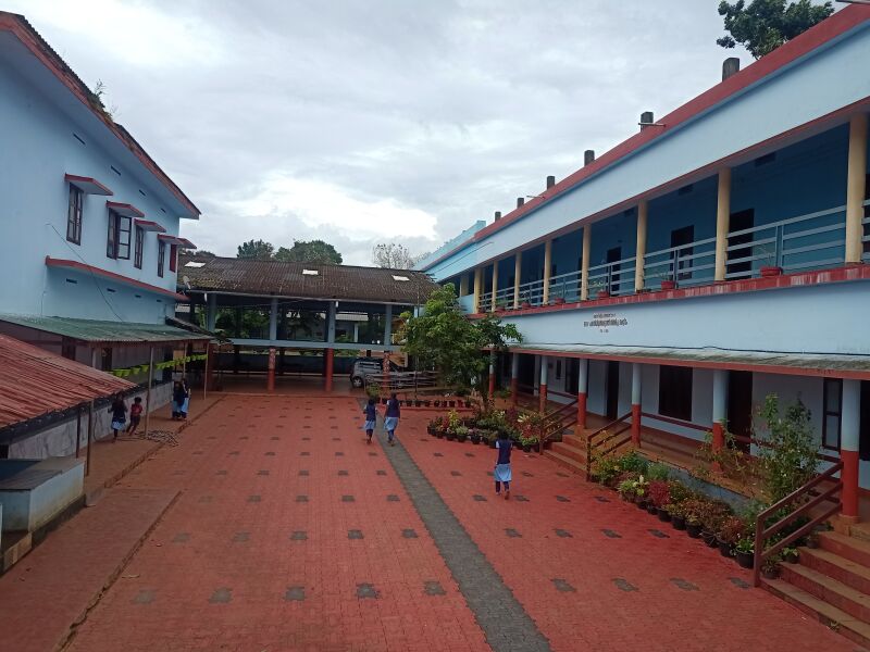 പ്രമാണം:15019-schoolbuilding.jpg