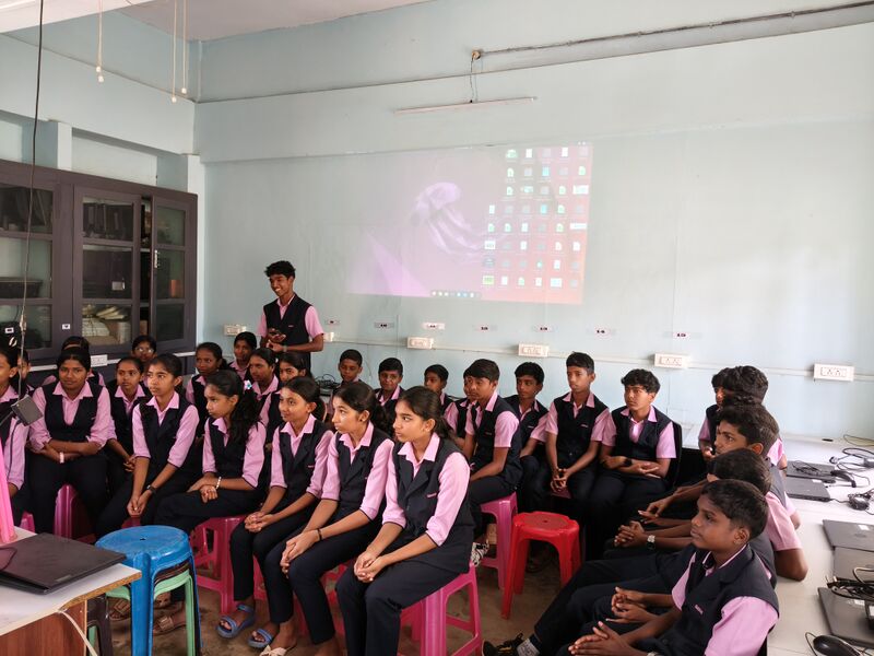 പ്രമാണം:15037 students.jpg