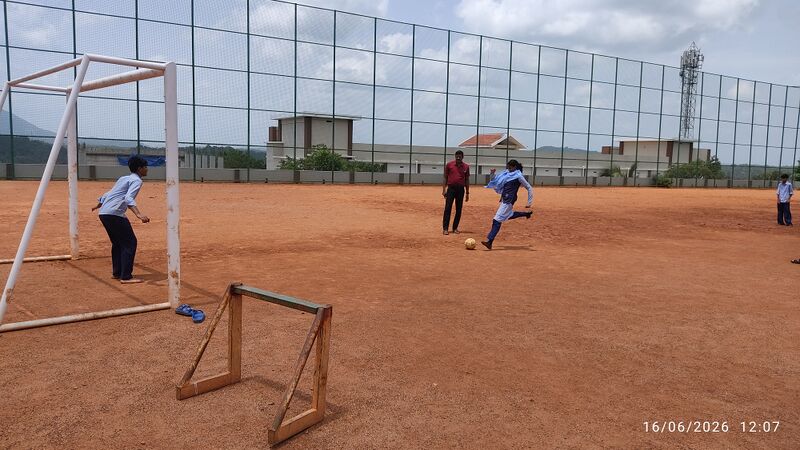പ്രമാണം:18017-MLP-GOAL2026-Kick-3.jpg