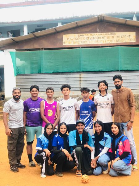 പ്രമാണം:18103 SEPAKTHAKROW.jpg