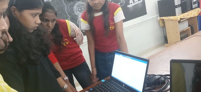 പ്രമാണം:21060 lk installation fest6.jpg