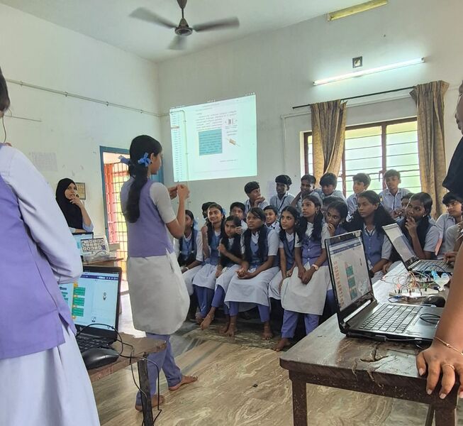 പ്രമാണം:22024 LK ROBO FEST.jpeg