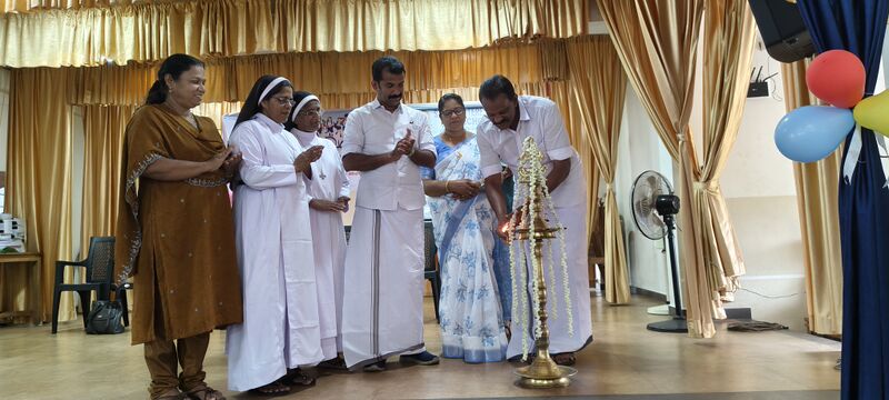 പ്രമാണം:28041 Pravesanolsavam 2 June 2026.jpg