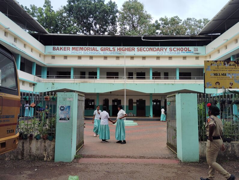 പ്രമാണം:33045 bakerhs1.jpg