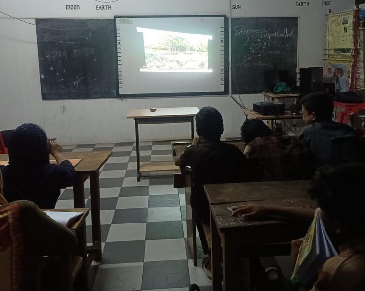 പ്രമാണം:43240-School Lab.jpg