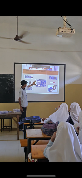 പ്രമാണം:48086 ROBOTIS TRAINING 3.PNG