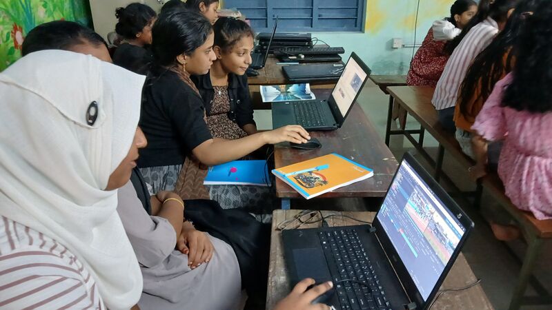 പ്രമാണം:Kden live training.jpg