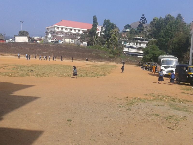 പ്രമാണം:SPORTS PRACTICE & COMPETITIONS SGHSS13.jpg