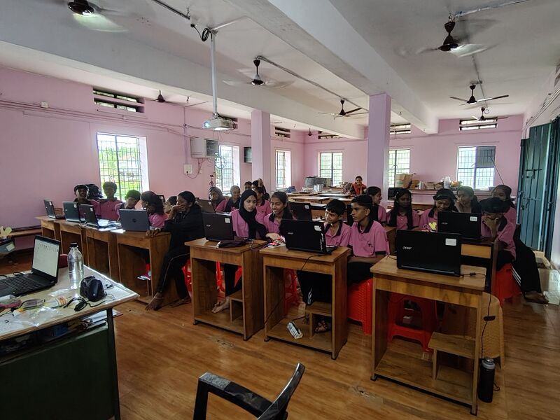 പ്രമാണം:12039 lk-pre camp.jpg