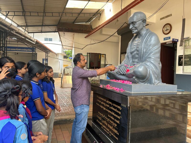 പ്രമാണം:13951 Rakthasakshi Dinam.jpg