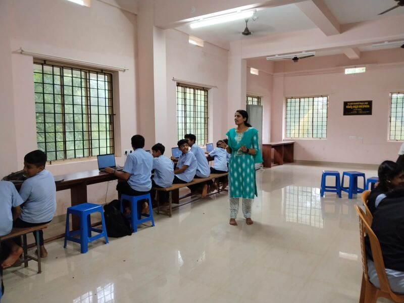 പ്രമാണം:14051 hitech.jpeg