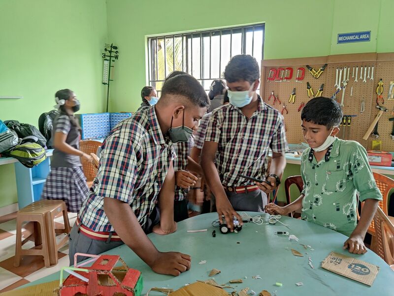 പ്രമാണം:15051 atl students.jpg