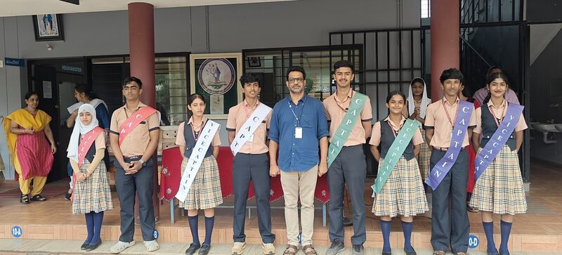 പ്രമാണം:15051 captains.jpg