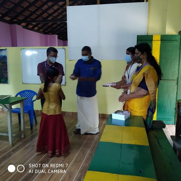 പ്രമാണം:15227-WYD-Thirike Schoolilekku-2.jpeg