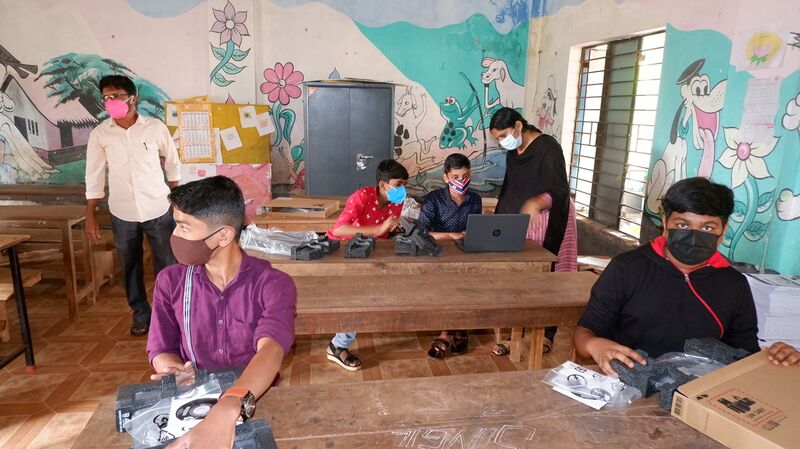 പ്രമാണം:1 LK Vidyakiranam.jpg