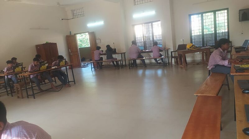 പ്രമാണം:20043 hightech.jpg