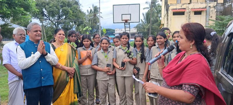 പ്രമാണം:21060 GREEN CAMPIEN1.jpg