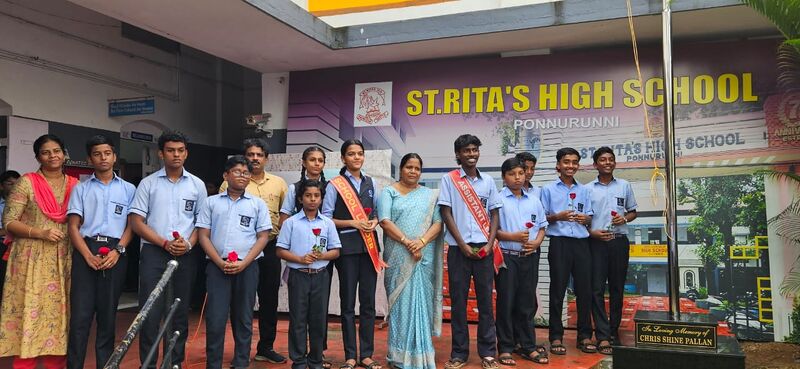 പ്രമാണം:26093 school leaders.jpg