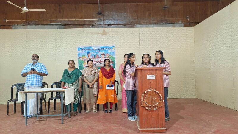 പ്രമാണം:38068 PADANOLSAVAM 1.jpg