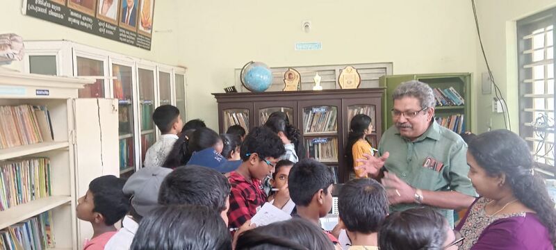 പ്രമാണം:44354- LIBRARY VISIT 2.jpg