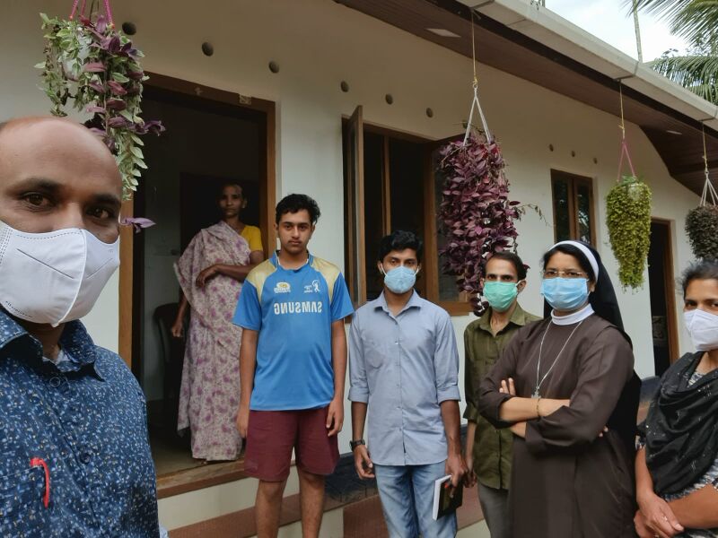 പ്രമാണം:15028ഭവന സന്ദർശനം 2.jpg