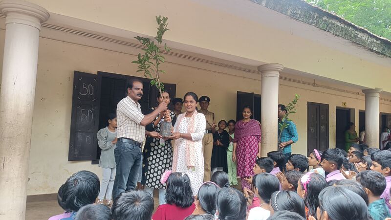 പ്രമാണം:15048 p1.jpg