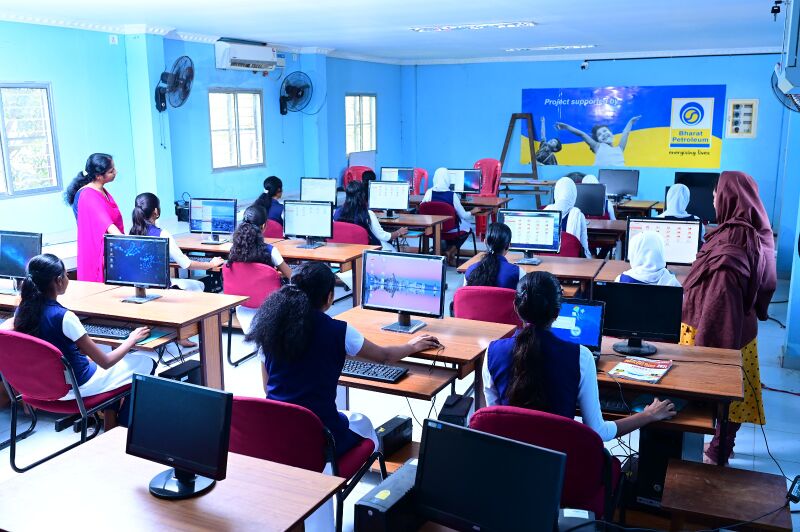 പ്രമാണം:16012 Computer Lab.jpeg