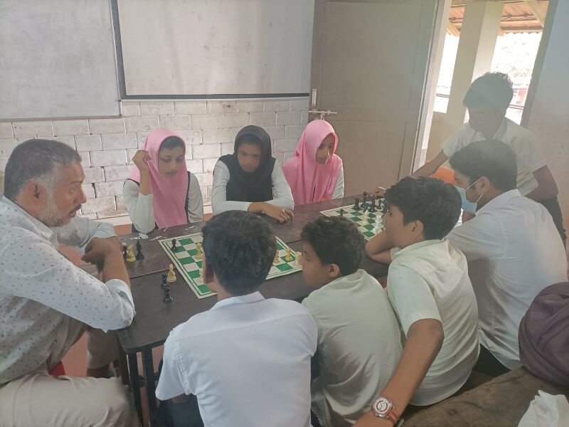 പ്രമാണം:19009-CHESS TRAINING.jpg