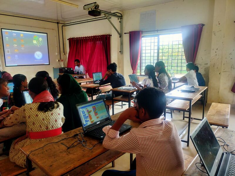 പ്രമാണം:20062 it lab.jpg