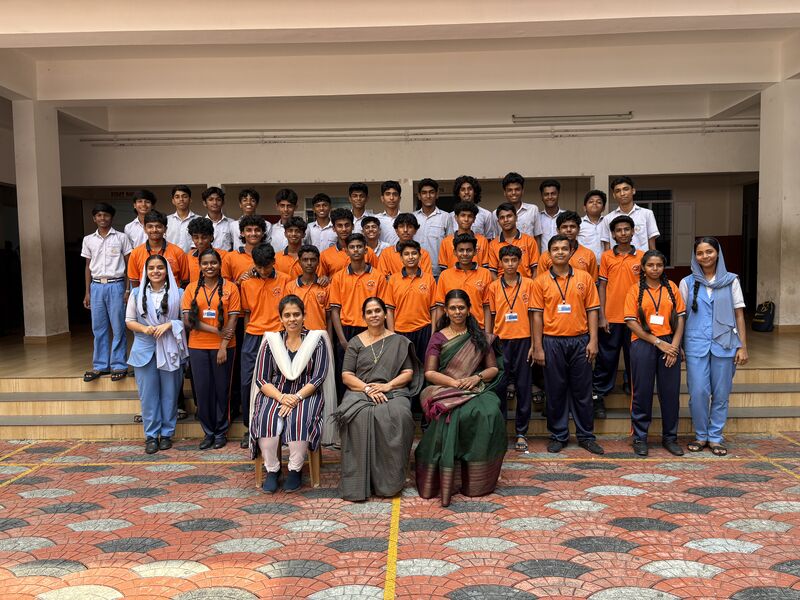 പ്രമാണം:26054 lk group photoclass 10.jpg