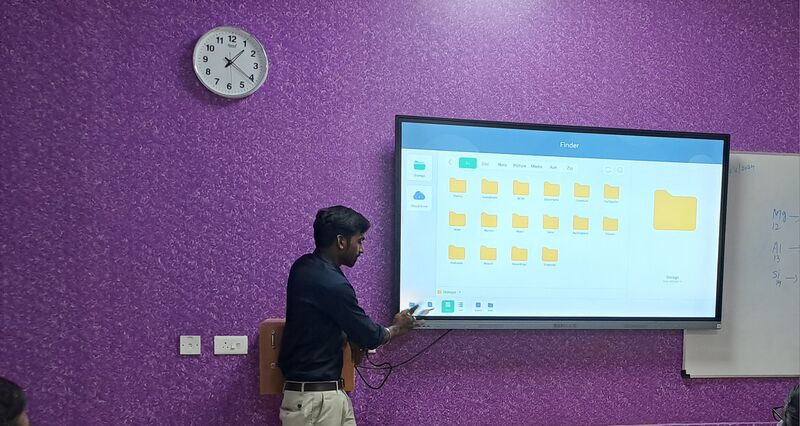 പ്രമാണം:43069 hightech classroom2.jpg