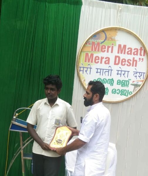 പ്രമാണം:44018 winner 1.jpg