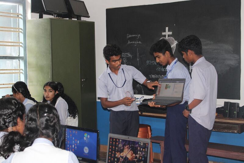 പ്രമാണം:Class 4 10th.jpg