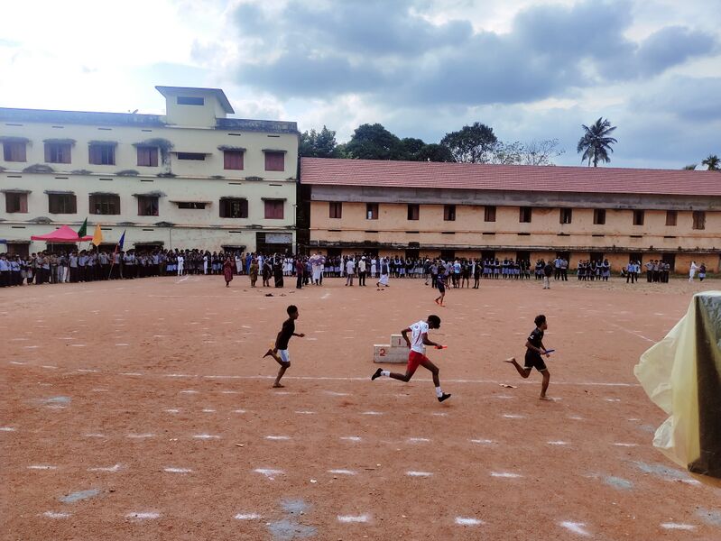 പ്രമാണം:18019 school ground.jpg