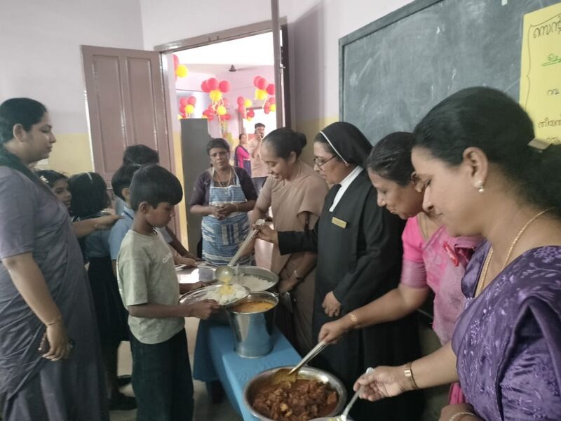 പ്രമാണം:26084 NOON MEAL INAGUARGATION 2024-25.jpeg