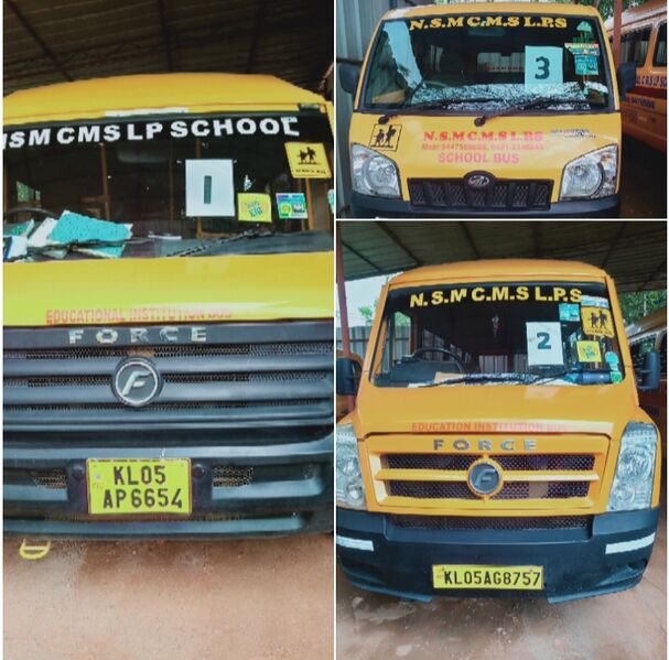 പ്രമാണം:33424School buses.jpg