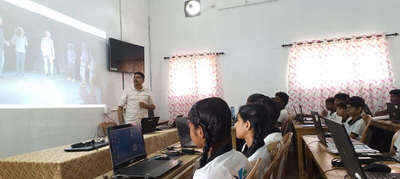 പ്രമാണം:34046 U2.jpg