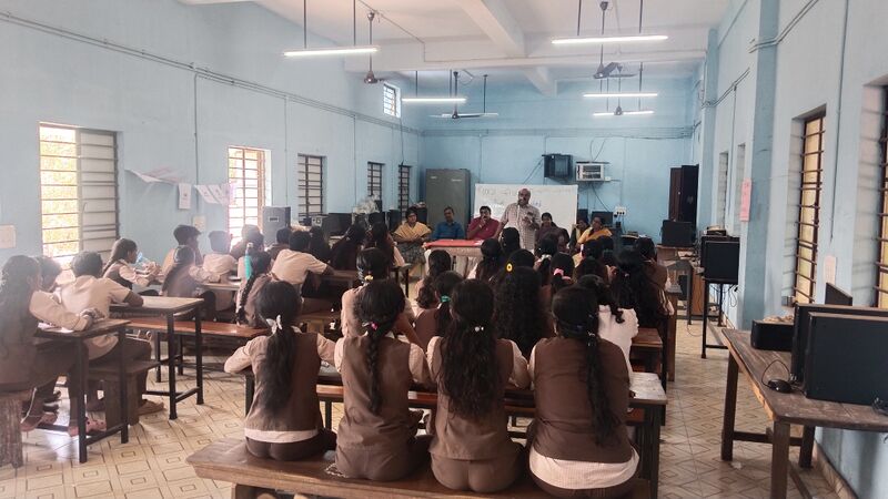 പ്രമാണം:36064 EZHUTHU3.jpg