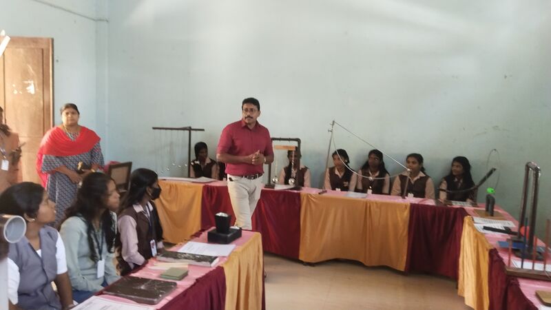 പ്രമാണം:36064 science fair3.jpg