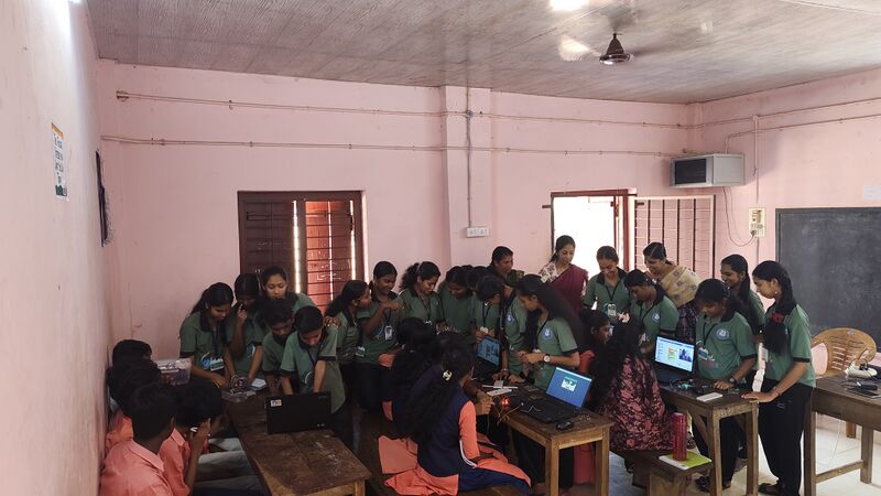 പ്രമാണം:38004 robo class to frnds.jpeg