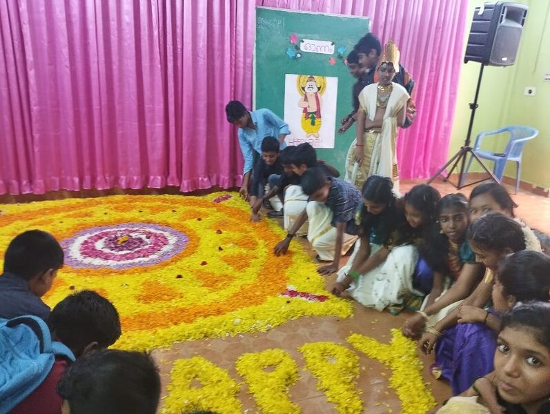 പ്രമാണം:44243 23onam1.jpg