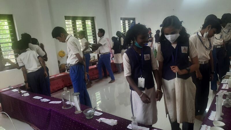 പ്രമാണം:44354 VARNARAJI 2.jpg